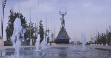 Yeni Özbekistan Parkı 'nda Bağımsızlık Yıldızı, Taşkent' in bir simgesi.