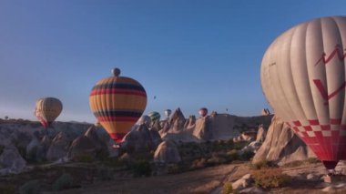 Vadide yüzen gezici balonlar, kapadokya, hava manzarası