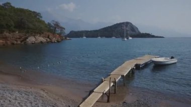 Türk Körfezi 'ndeki Küçük Ahşap İskele, Fethiye Peyzajı