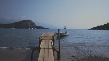 Türk Körfezi 'ndeki Küçük Ahşap İskele, Fethiye Peyzajı