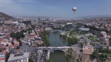 Tiflis 'in Merkezinde Uçan Hava Panoraması