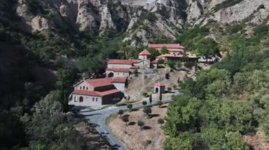 Gürcistan Dağları Arasındaki Shiomgvime Manastırı, Hava Görüntüsü