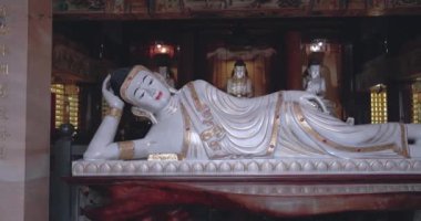 Büyük Buda Linyuan Qingshuiyan Tapınağında, Tayvan