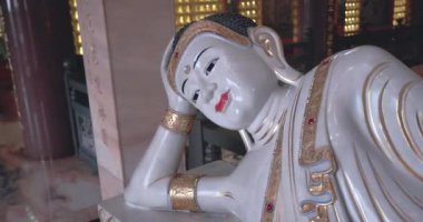 Büyük Buda Linyuan Qingshuiyan Tapınağında, Tayvan