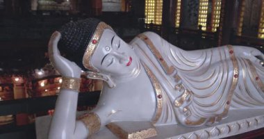 Büyük Buda Linyuan Qingshuiyan Tapınağında, Tayvan