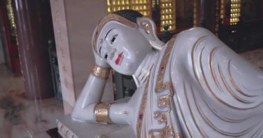 Büyük Buda Linyuan Qingshuiyan Tapınağında, Tayvan