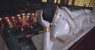 Büyük Buda Linyuan Qingshuiyan Tapınağında, Tayvan