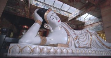 Büyük Buda Linyuan Qingshuiyan Tapınağında, Tayvan