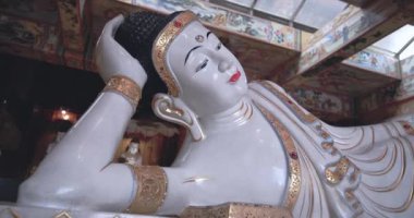 Büyük Buda Linyuan Qingshuiyan Tapınağında, Tayvan