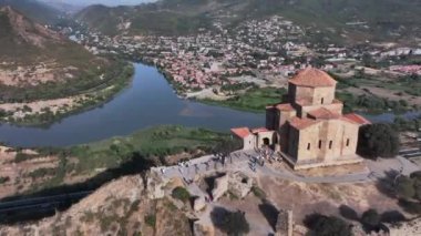 Jvari Manastırı ve Üç Nehir Etkisi, Gürcistan, Havadan Bakış