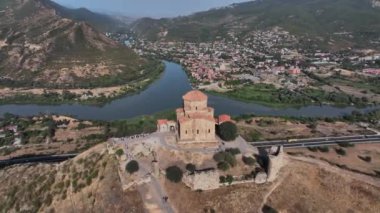 Jvari Manastırı ve Üç Nehir Etkisi, Gürcistan, Havadan Bakış