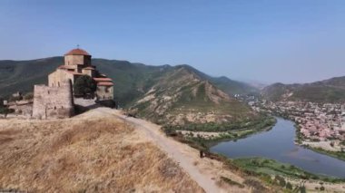 Jvari Manastırı ve Üç Nehir Etkisi, Gürcistan, Havadan Bakış