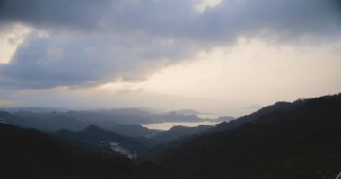 Günbatımında Tayvan Tepeleri, Panoramik Görünüm