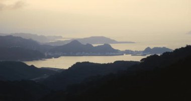 Günbatımında Tayvan Tepeleri, Panoramik Görünüm