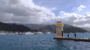 Marmaris Rıhtımı 'ndaki Büyük Dalgalar, Türk Sahili