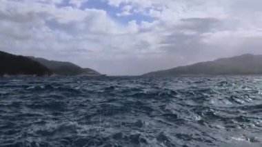 Marmaris Rıhtımı 'ndaki Büyük Dalgalar, Türk Sahili