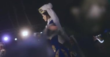 Buhara 'da Geleneksel Özbek Elbiseli Dansçılar, İpek ve Baharat Festivali