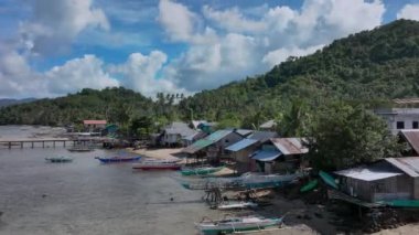 Tropikal Plajdaki Yerel Kulübeler, Hava Manzaralı Filipinler