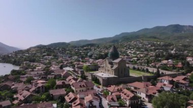 Gürcistan 'da Mtskheta' nın Çatıları Üzerinde Uçmak, Hava Görüntüsü