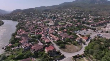 Gürcistan 'da Mtskheta' nın Çatıları Üzerinde Uçmak, Hava Görüntüsü