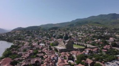 Gürcistan 'da Mtskheta' nın Çatıları Üzerinde Uçmak, Hava Görüntüsü