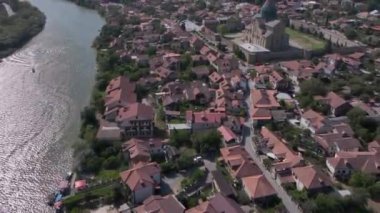Gürcistan 'da Mtskheta' nın Çatıları Üzerinde Uçmak, Hava Görüntüsü