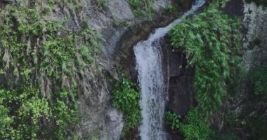 Tayvan 'ın Doğası Arasındaki Destansı Şelale, Hava Görünümü, Yavaş Hareket