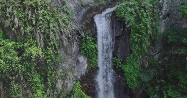 Tayvan 'ın Doğası Arasındaki Destansı Şelale, Hava Görünümü, Yavaş Hareket