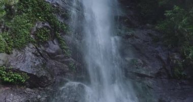 Tayvan 'ın Doğası Arasındaki Destansı Şelale, Hava Görünümü, Yavaş Hareket