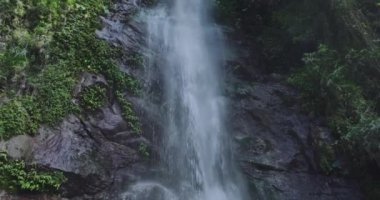 Tayvan 'ın Doğası Arasındaki Destansı Şelale, Hava Görünümü, Yavaş Hareket