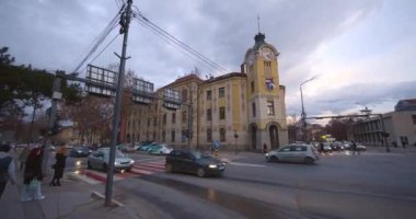 Sırbistan 'ın Niş Merkezinde Ulaşım Olan Akşam Sokakları
