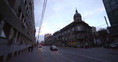 Sırbistan 'ın Niş Merkezinde Ulaşım Olan Akşam Sokakları