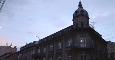 Sırbistan 'ın Niş Merkezinde Ulaşım Olan Akşam Sokakları