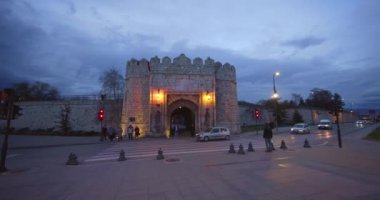 Sırbistan 'ın Niş Merkezinde Ulaşım Olan Akşam Sokakları