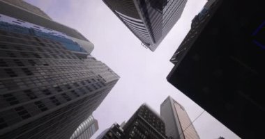 Hong Kong 'un merkezindeki yüksek katlı binalar.