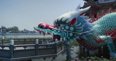 Kaohsiung 'da Ejder ve Kaplan Pagoda