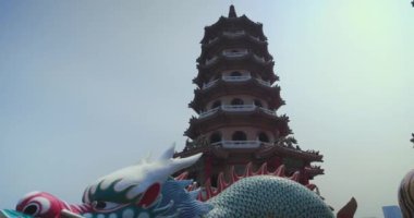 Kaohsiung 'da Ejder ve Kaplan Pagoda