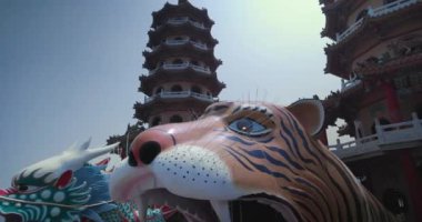 Kaohsiung 'da Ejder ve Kaplan Pagoda