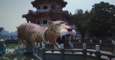 Kaohsiung 'da Ejder ve Kaplan Pagoda
