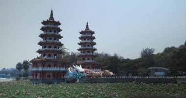 Kaohsiung 'da Ejder ve Kaplan Pagoda