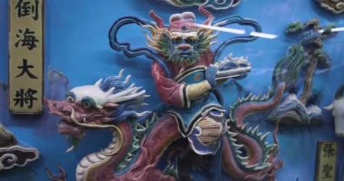 Kaohsiung, Tayvan 'daki Kaplan ve Ejderha Pagoda' nın İçindeki Otantik Figürler, Dini Semboller