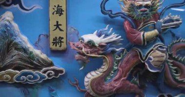 Kaohsiung, Tayvan 'daki Kaplan ve Ejderha Pagoda' nın İçindeki Otantik Figürler, Dini Semboller