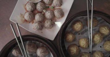 Geleneksel Tabaklarda farklı türde hamur köfteleri