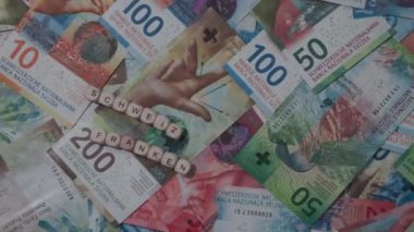 Schweiz Franken yazısıyla İsviçre Frangı 'nın farklı mezheplere yakın çekimleri