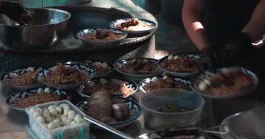 Geleneksel Özbek Pilaf in Geniş Cilt, Taşkent, Özbekistan