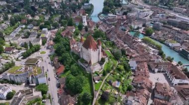Eski Şehrin, Thun 'un, İsviçre' nin, Havadan Bakış Alanı 'nın Üzerinde Uçmak