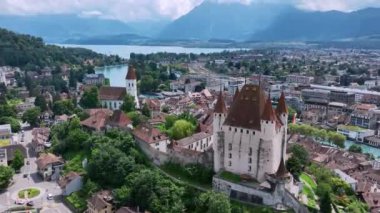 Eski Şehrin, Thun 'un, İsviçre' nin, Havadan Bakış Alanı 'nın Üzerinde Uçmak