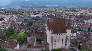 Eski Şehrin, Thun 'un, İsviçre' nin, Havadan Bakış Alanı 'nın Üzerinde Uçmak