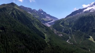 Chamonix, Fransa 'nın Manzaraları Arasındaki Arjantin Buzulu, Hava Görüntüsü