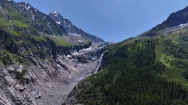 Chamonix, Fransa 'nın Manzaraları Arasındaki Arjantin Buzulu, Hava Görüntüsü